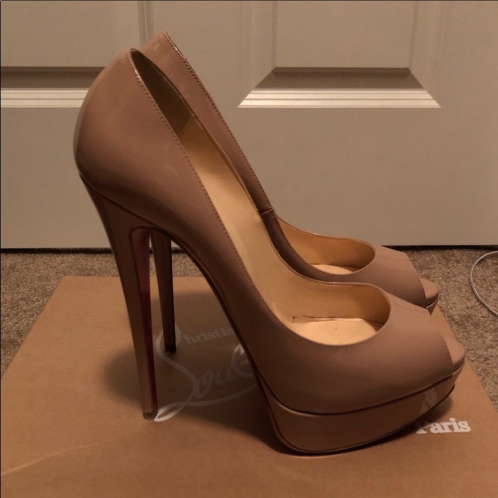 Nude peep toe